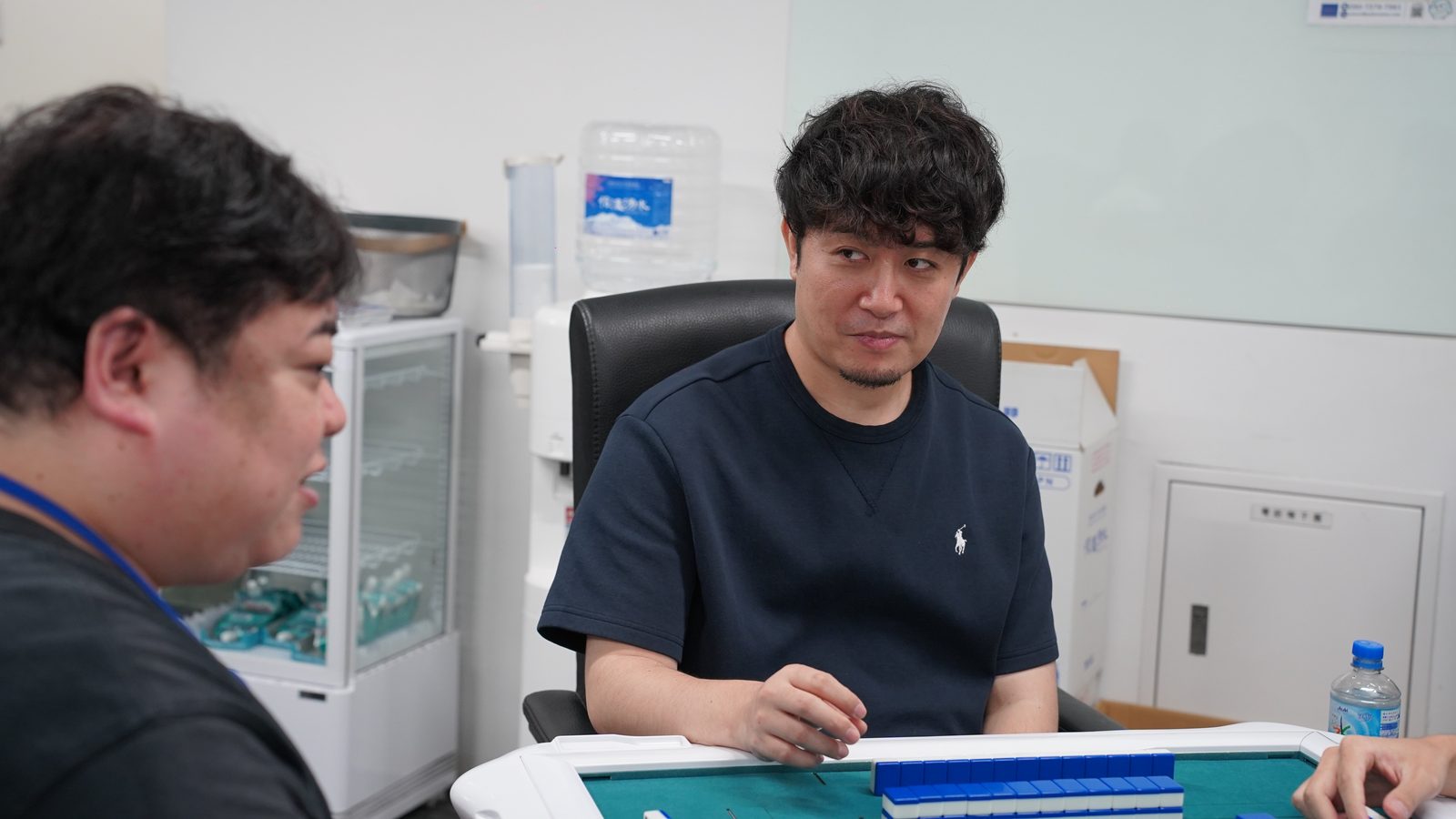 下石プロ、工藤さんを見て怪しむ表情（？）