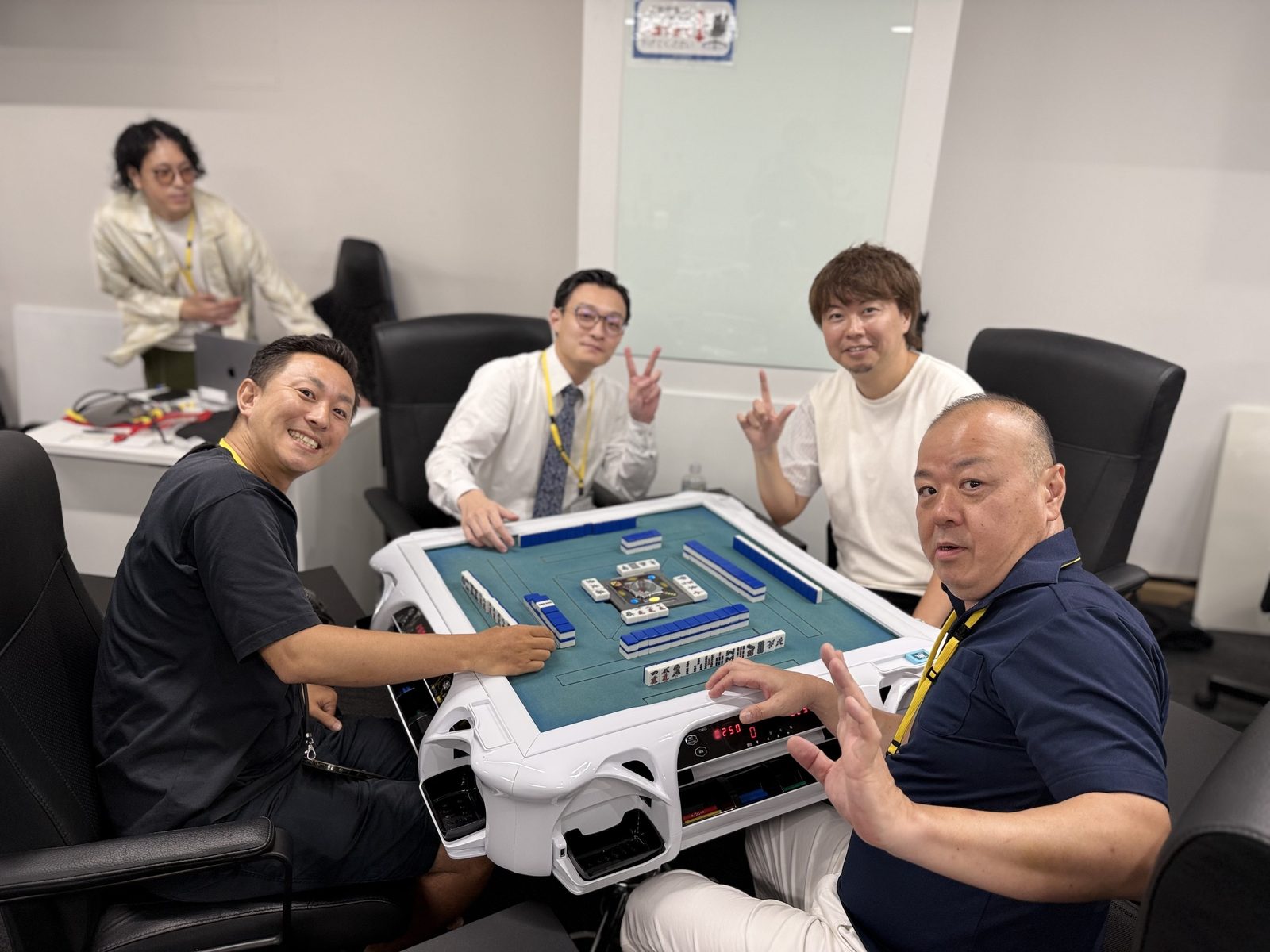 優勝チームはプロと同卓できます！