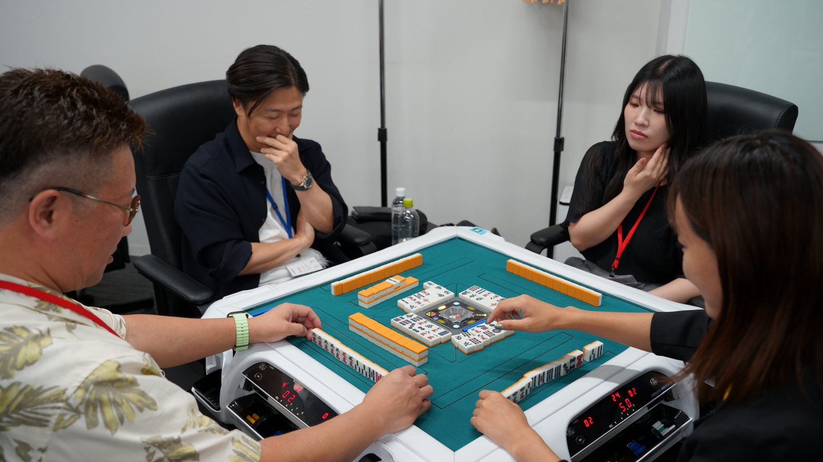 宮田さん、何切るか困っているようです