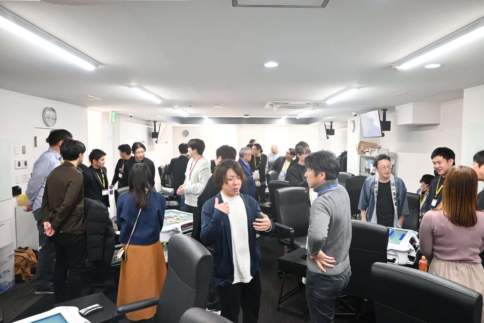 麻雀の合間にビジネスミーティングも行われています!